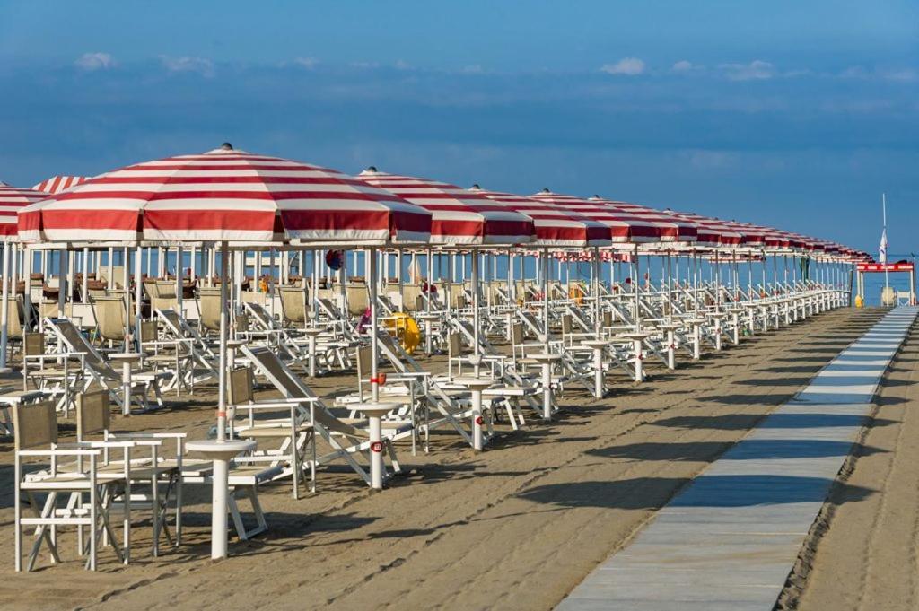 Hotel Crystal Marina di Pietrasanta Exterior foto